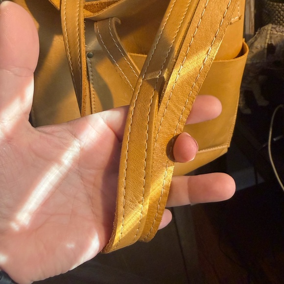 Portland Leather Goods Yellow/Sunflower 🌻 Leather Crossbody Tote - Picture 7 of 16